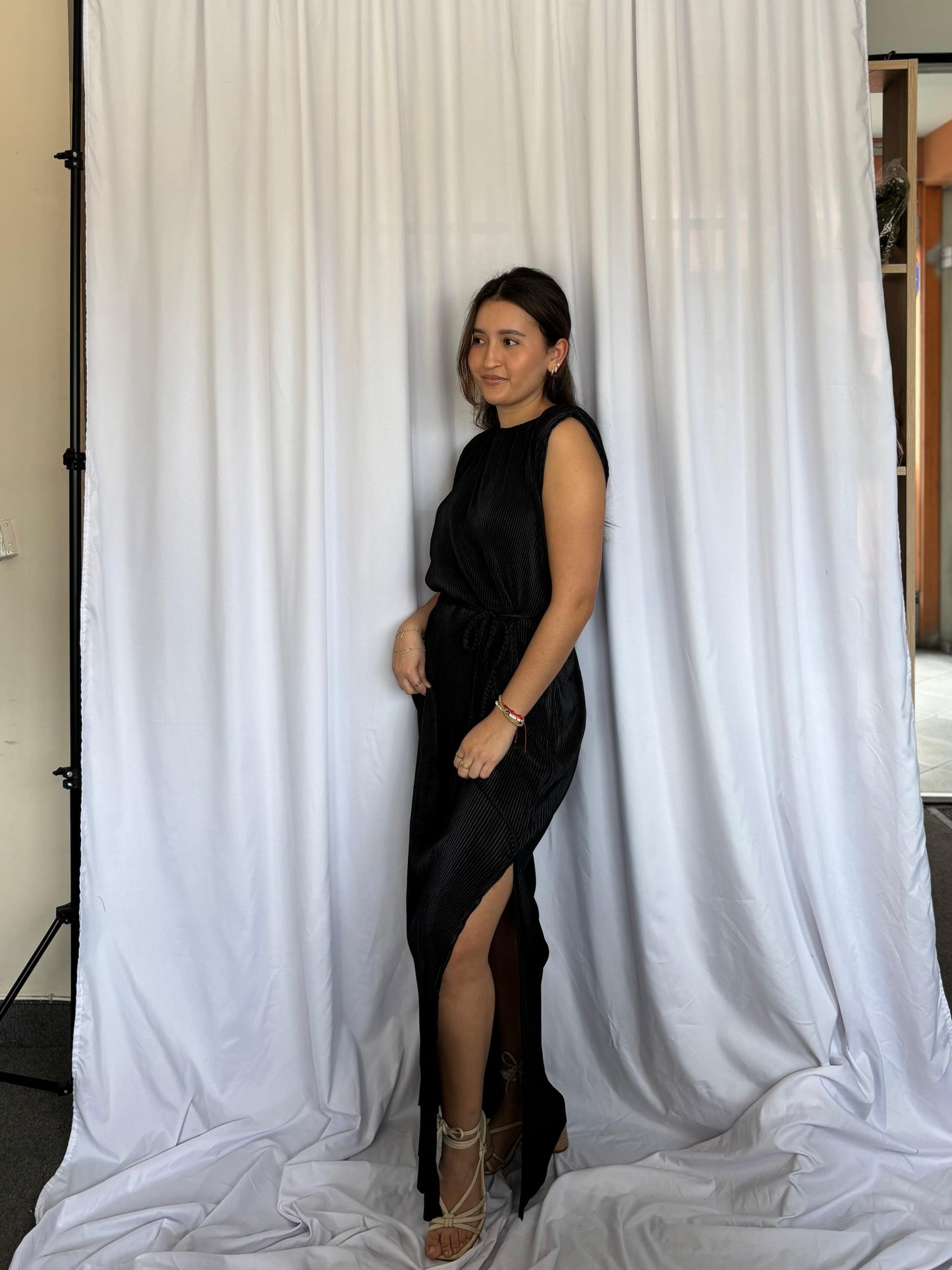 VESTIDO PLIZADO - NEGRO