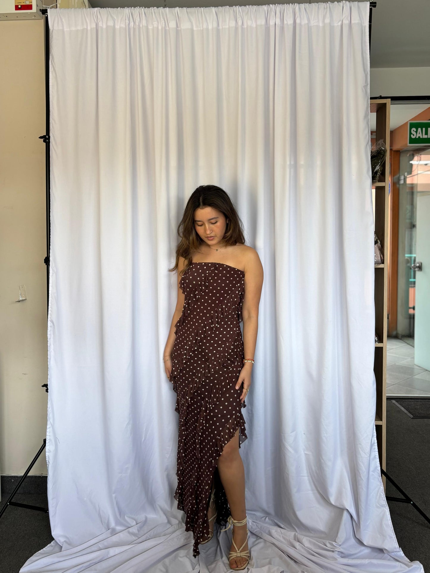 VESTIDO STRAPLESS SINCERELY JULES  LUNARES - MARRON
