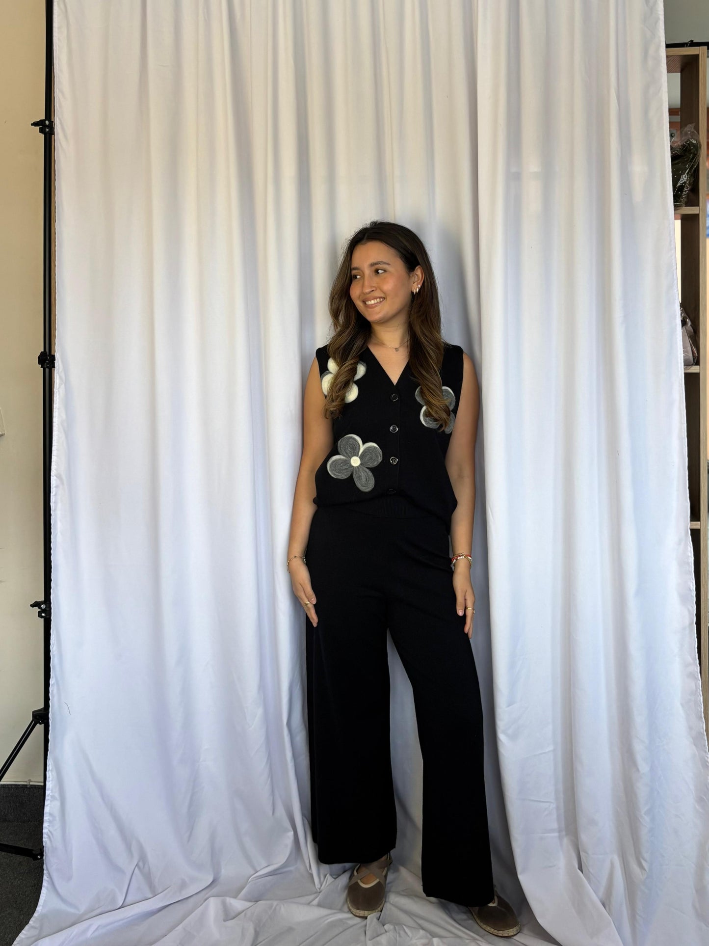 CONJUNTO TEJIDO SIONI FLORES - NEGRO