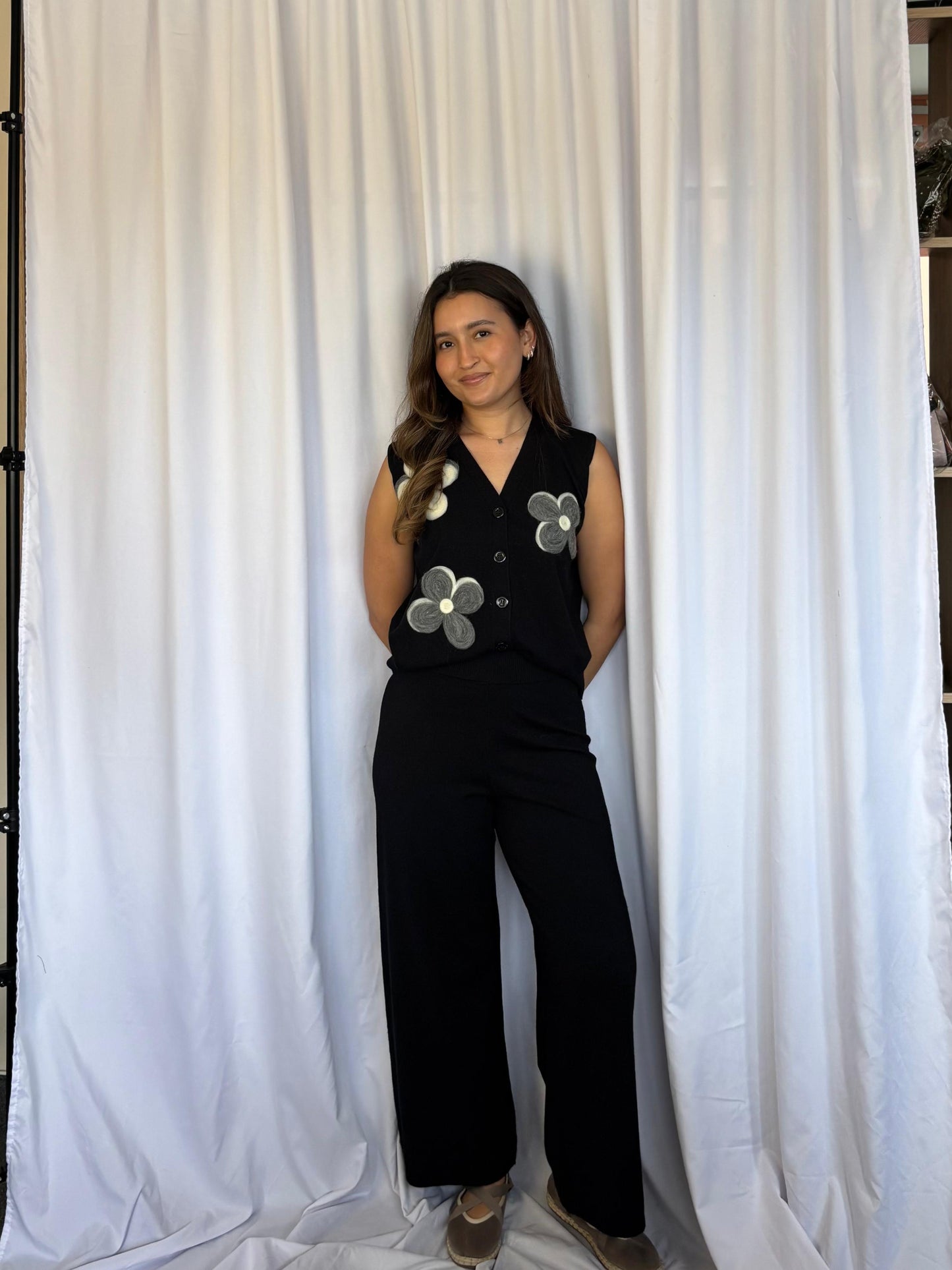 CONJUNTO TEJIDO SIONI FLORES - NEGRO