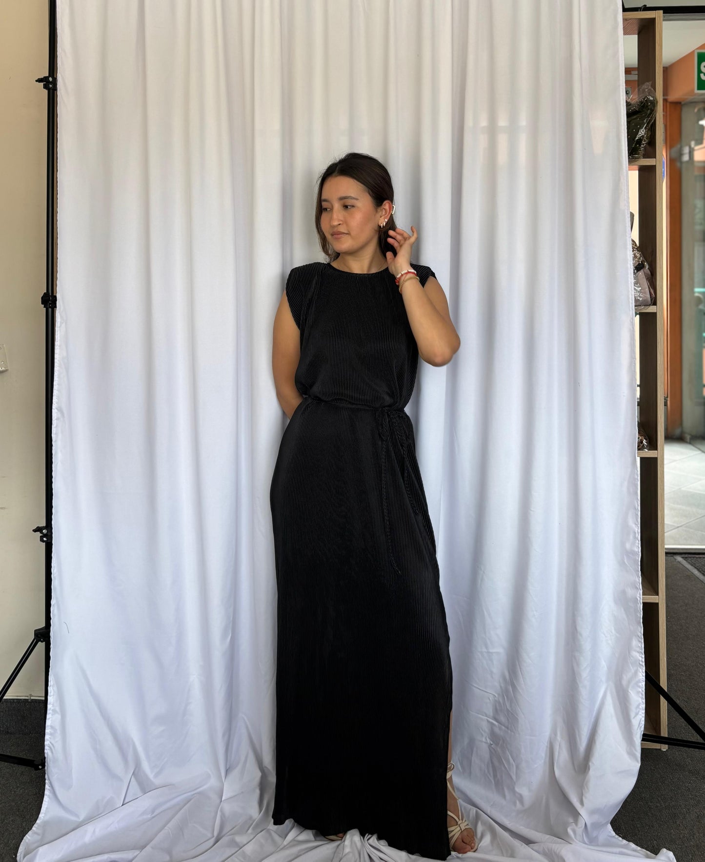 VESTIDO PLIZADO - NEGRO